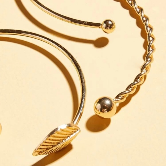 🆕3/$30 gold cuff bracelets - Picture 3 of 3